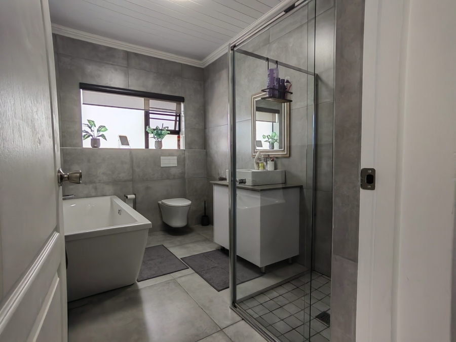 4 Bedroom Property for Sale in Monte Christo Western Cape